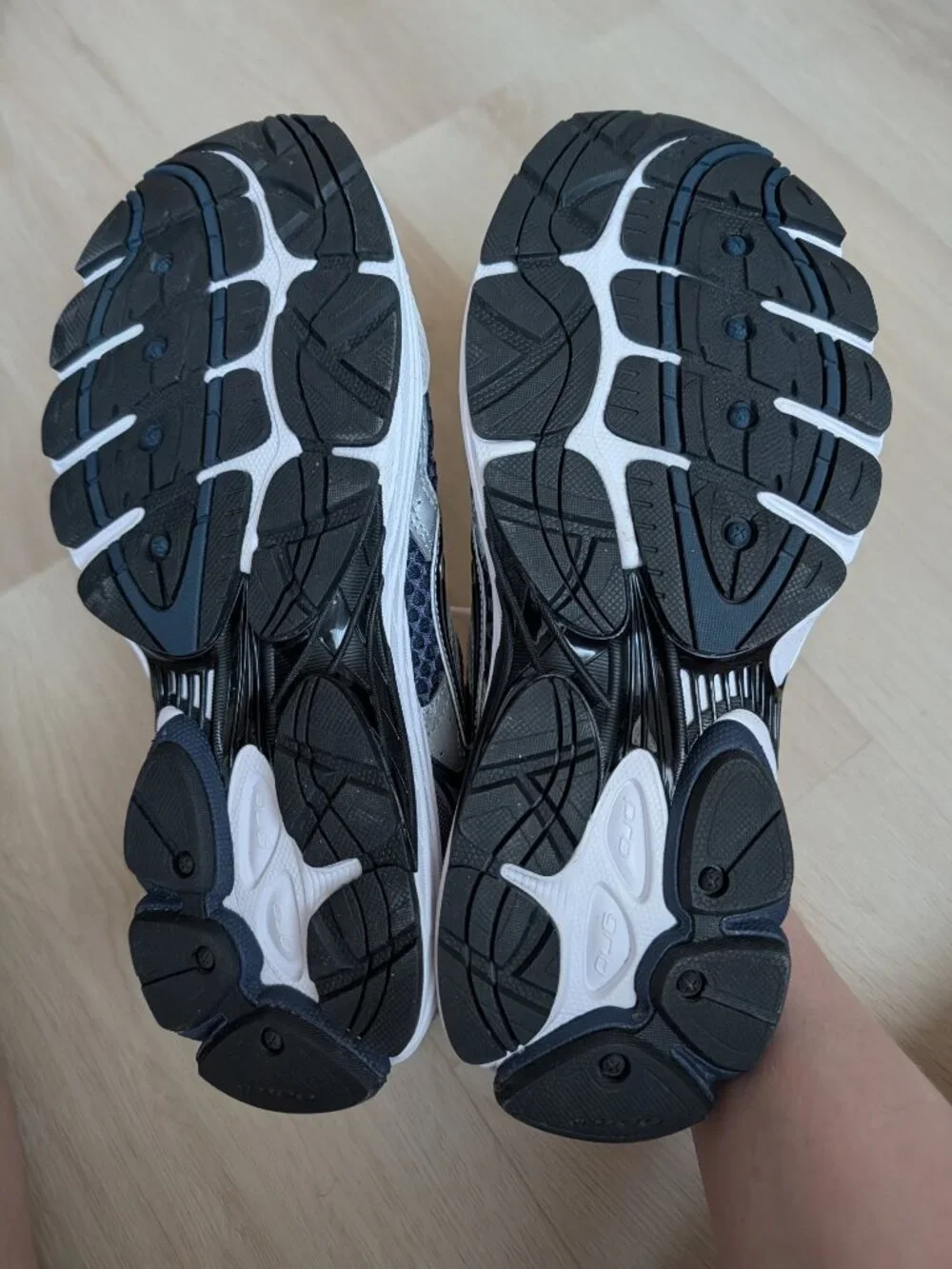 Saucony ProGrid Omni 9 Running Shoes Silver/Navy/White Mens Size 10.5 M NWT